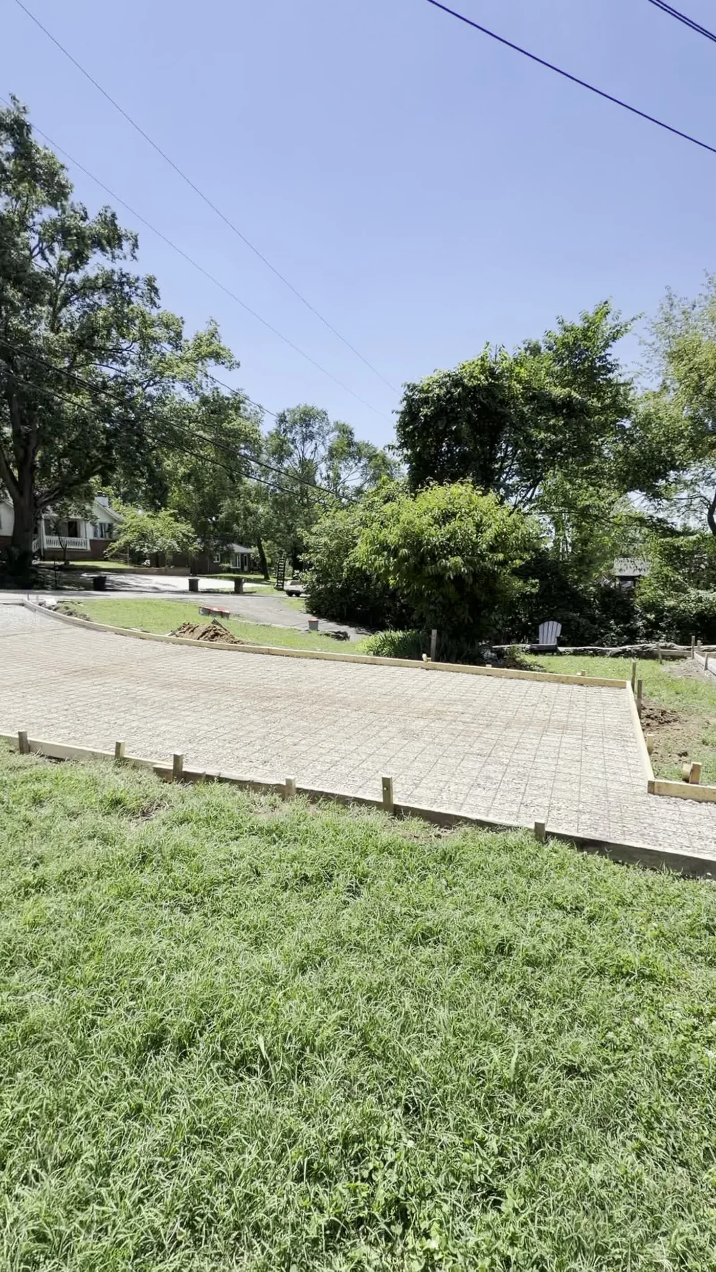 Finished concrete driveway poured by Pumas Concrete in Middle Tennessee